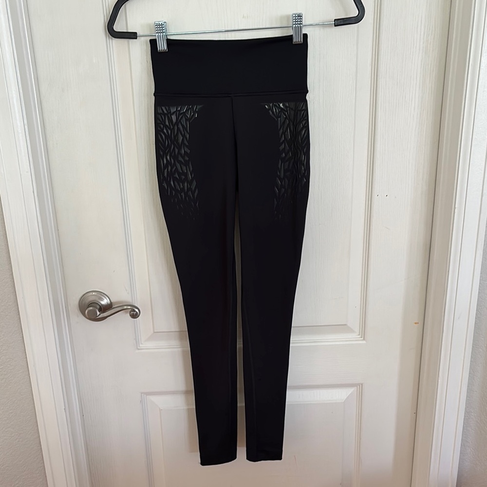 Gym shark Women’s High-Waisted Black Leggings